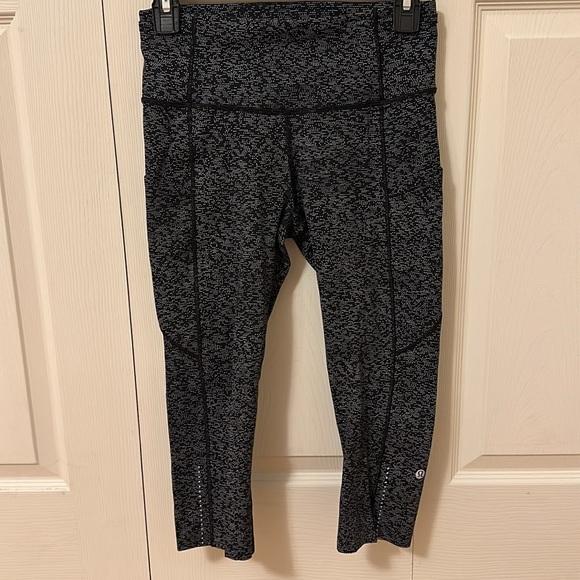Lululemon Fast Free Crop Nulux 19" Soundwave Alpine White/Black leggings Size 6 - Picture 5 of 9